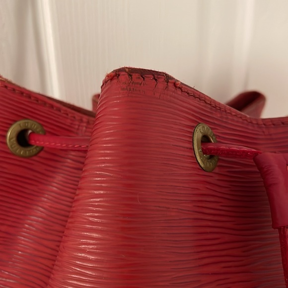 Louis Vuitton Red Epi Leather Noé - Bucket/Boho Bag - Picture 2 of 9